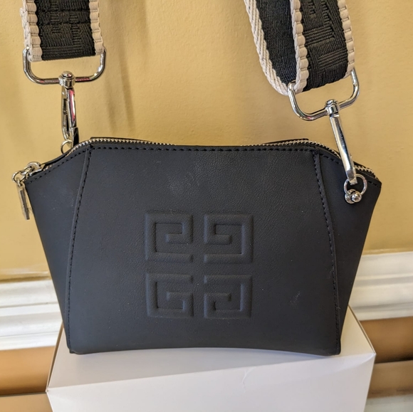 Givenchy pouch - Picture 15 of 16